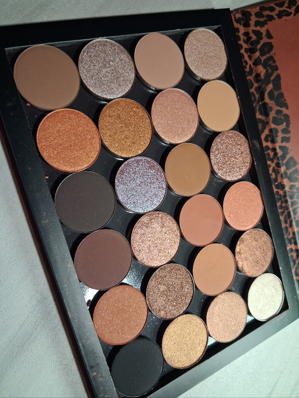 Colourpop Eyeshadow Palette - Picture 3 of 4